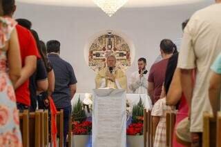 Missa de Natal reúne fiéis com mensagem de fraternidade universal Missa de Natal reúne fiéis com mensagem de fraternidade universal