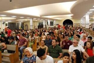 Missa de Natal reúne fiéis com mensagem de fraternidade universal Missa de Natal reúne fiéis com mensagem de fraternidade universal