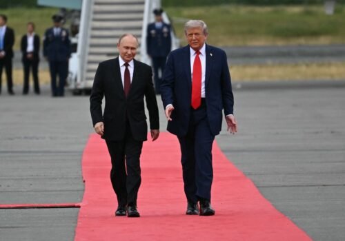 Trump diz que Putin aceitou convite para Conselho de Paz, mas Rússia fala em avaliação