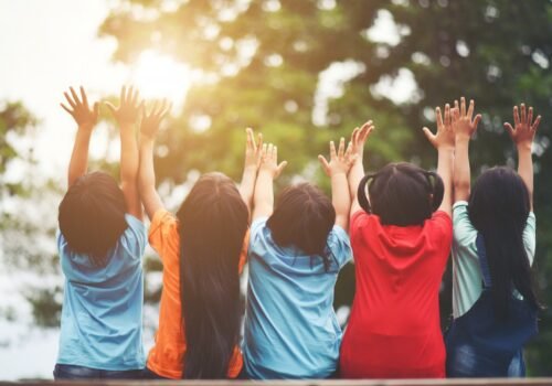 Calorão nas férias muda a rotina e reforça cuidados com crianças no Rio