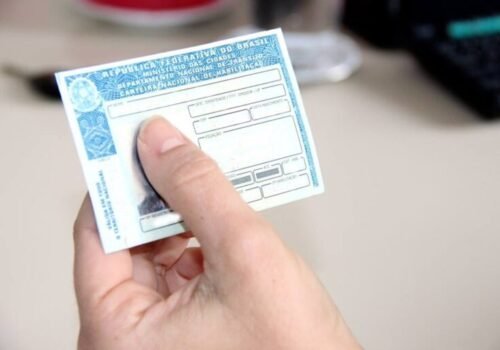 Motoristas sem multas poderão renovar CNH automaticamente