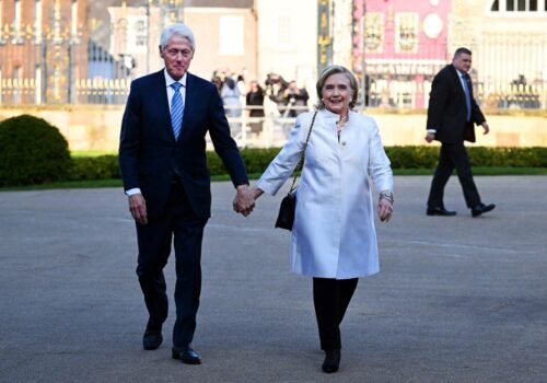 Bill e Hillary Clinton se recusam a depor em investigação do Caso Epstein; casal pode ser acusado de desacato