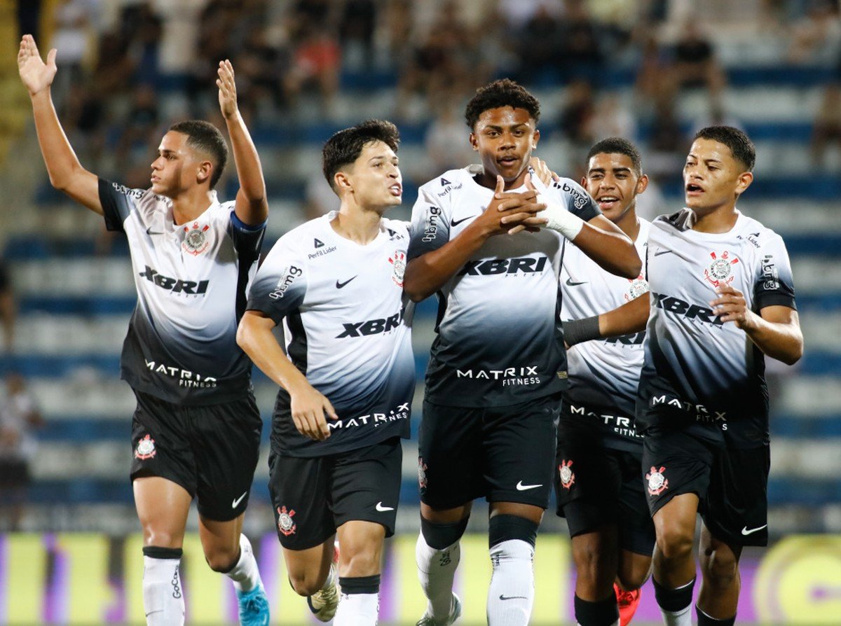 Onde assistir a Corinthians x Trindade pela Copinha e aos outros jogos deste sábado (3)