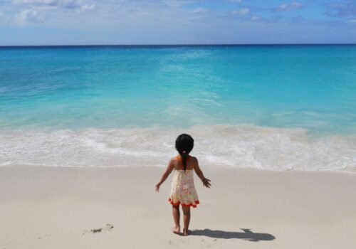 Palmas que salvam: a tática simples que ajuda a encontrar crianças perdidas nas praias