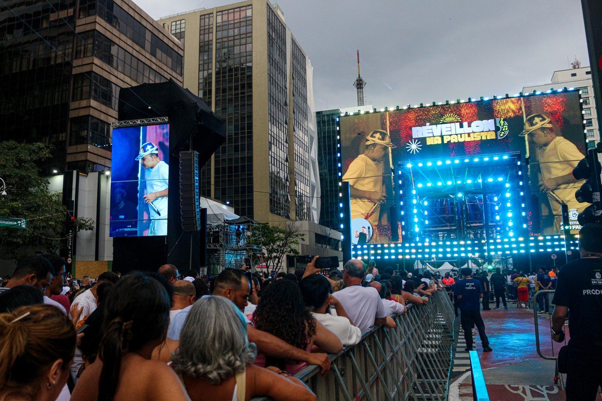 Garoa não atrapalhou Réveillon na Avenida Paulista, com 14h de shows