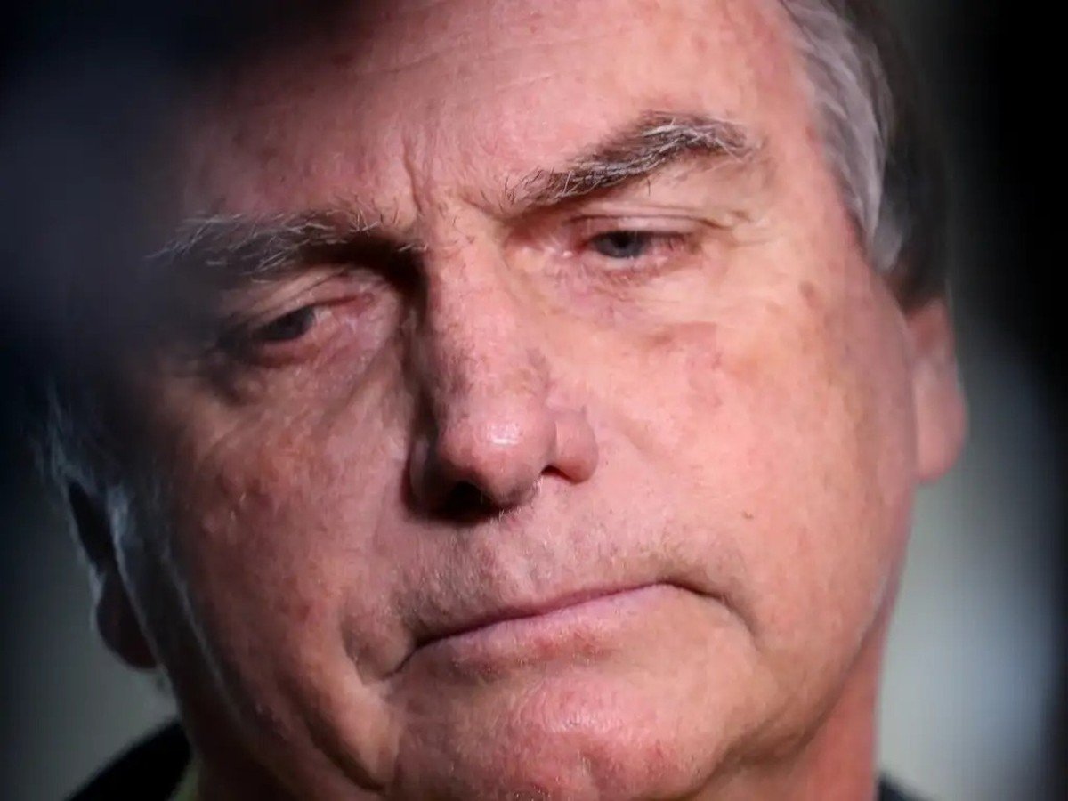 Moraes nega pedido da defesa para que Bolsonaro vá para prisão domiciliar; ex-presidente deve ter alta hoje