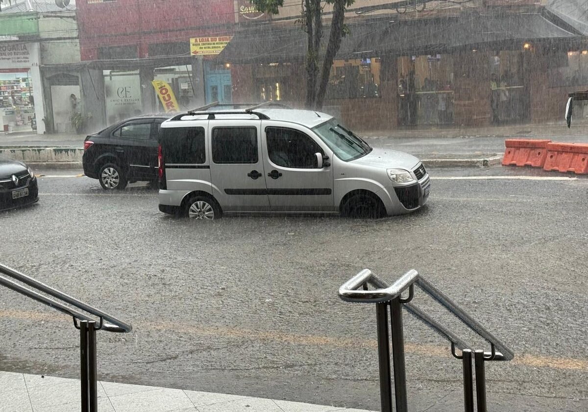 Chuva forte pode vir com granizo e raios em São Paulo; Defesa Civil alerta para riscos de alagamentos e deslizamentos