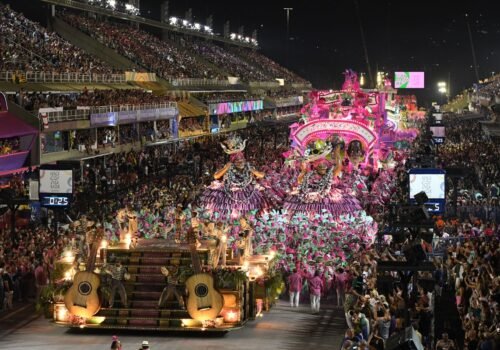 'Inovadora, mas respeitando a tradição', diz diretor de carnaval da Mangueira