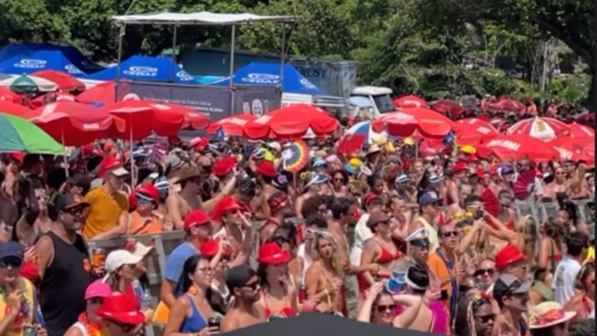 Bloco Bangalafumenga anima foliões no Aterro do Flamengo, na Zona Sul do Rio