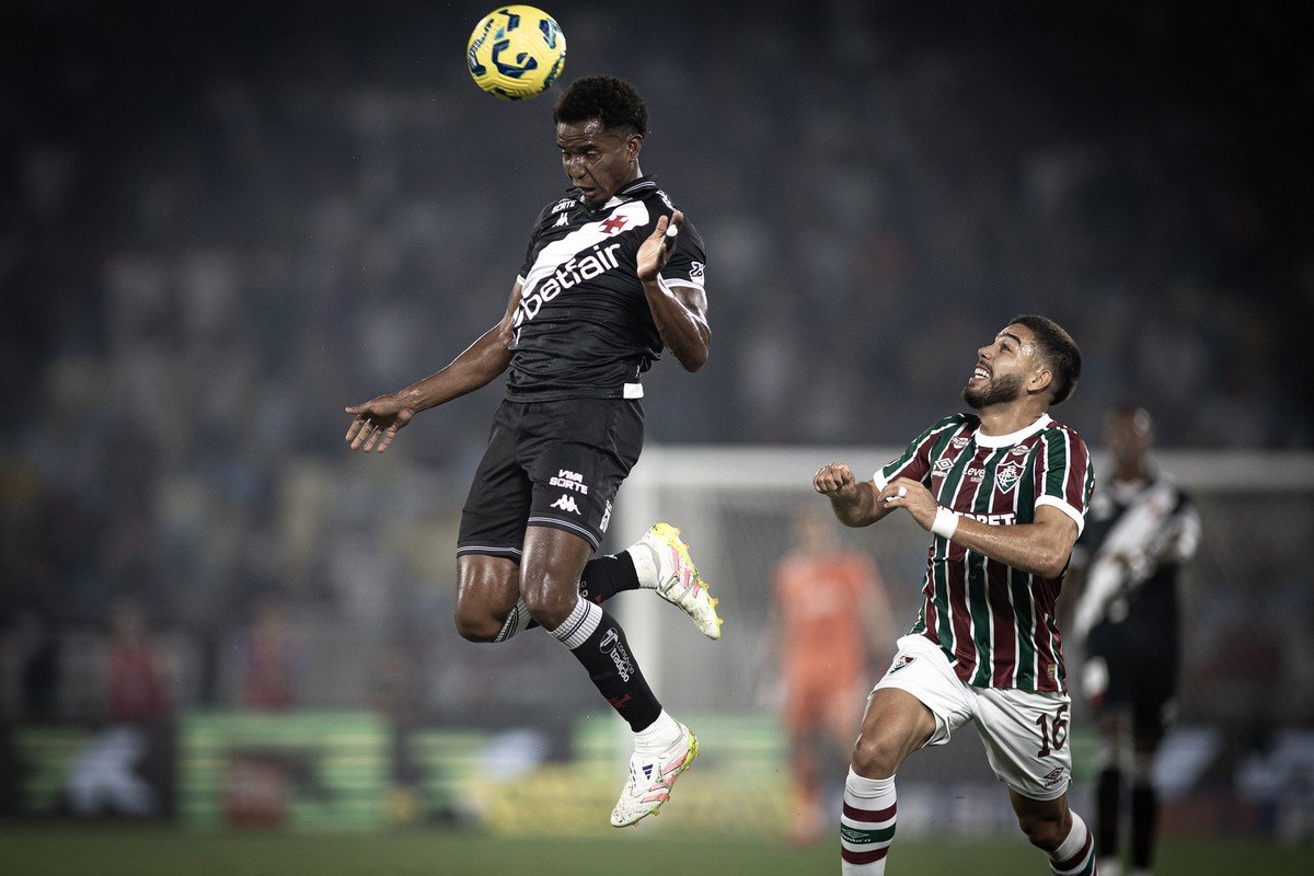 Saiba onde assistir Vasco x Fluminense e Portuguesa x Corinthians neste domingo (22)