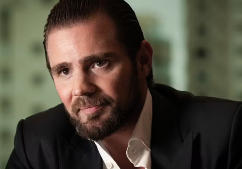 Presidente da CPMI do INSS diz que não abre mão de depoimento presencial de Vorcaro