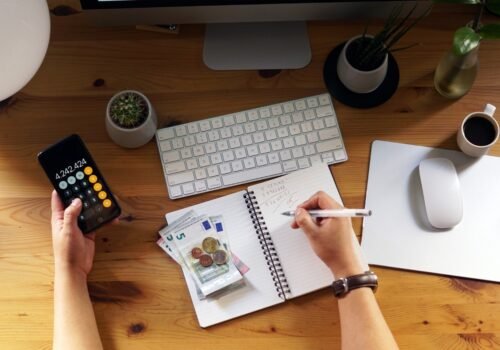 Vale abrir conta no exterior para investir em ETFs?