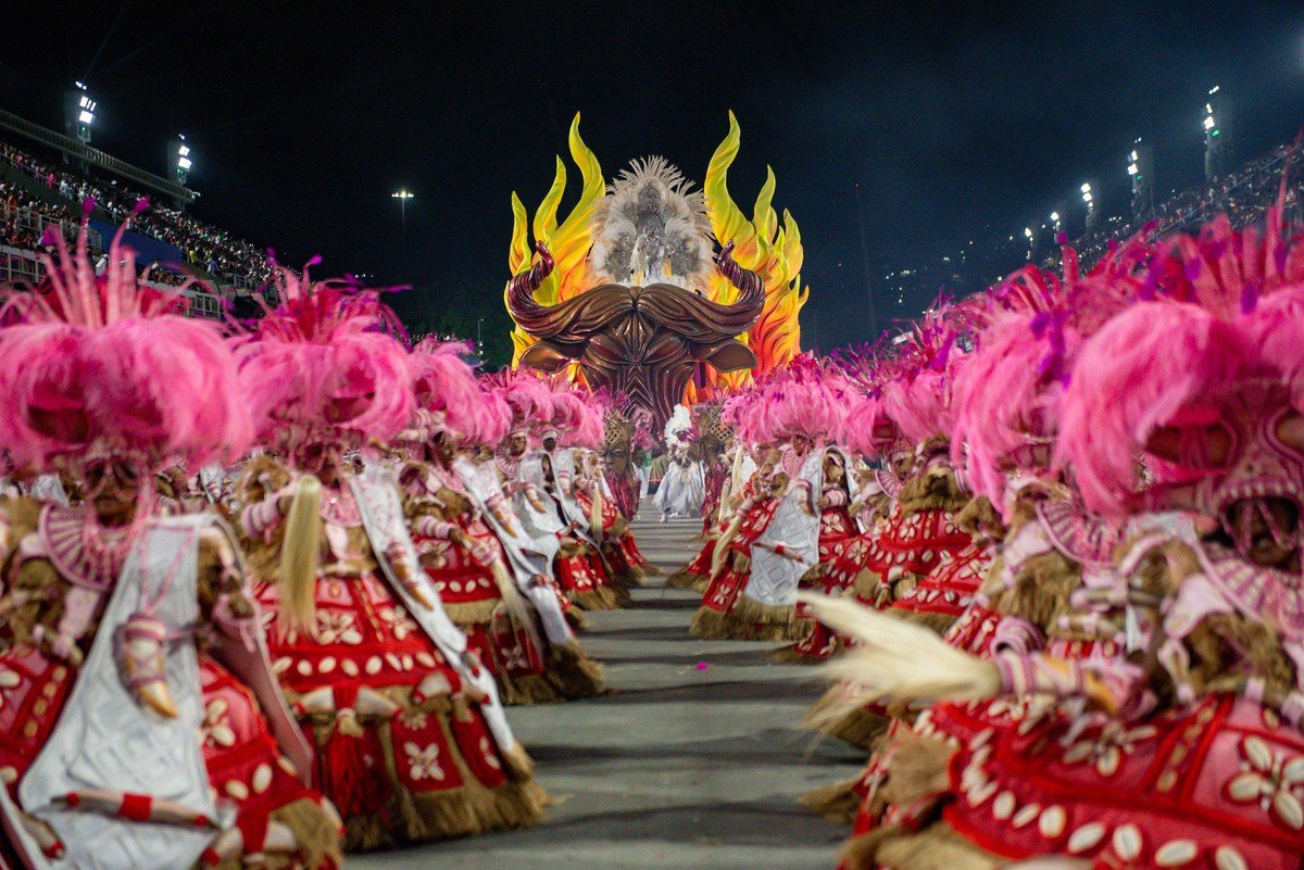Quais escolas de samba desfilam neste domingo (15) no Grupo Especial do Carnaval do Rio?