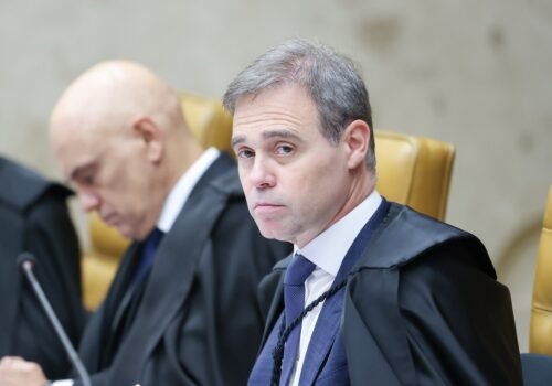 A pedido da PF, André Mendonça autoriza quebra de sigilos de Lulinha