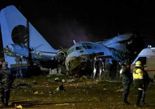 Avião da Força Aérea da Bolívia com carga de dinheiro cai e deixa 20 mortos