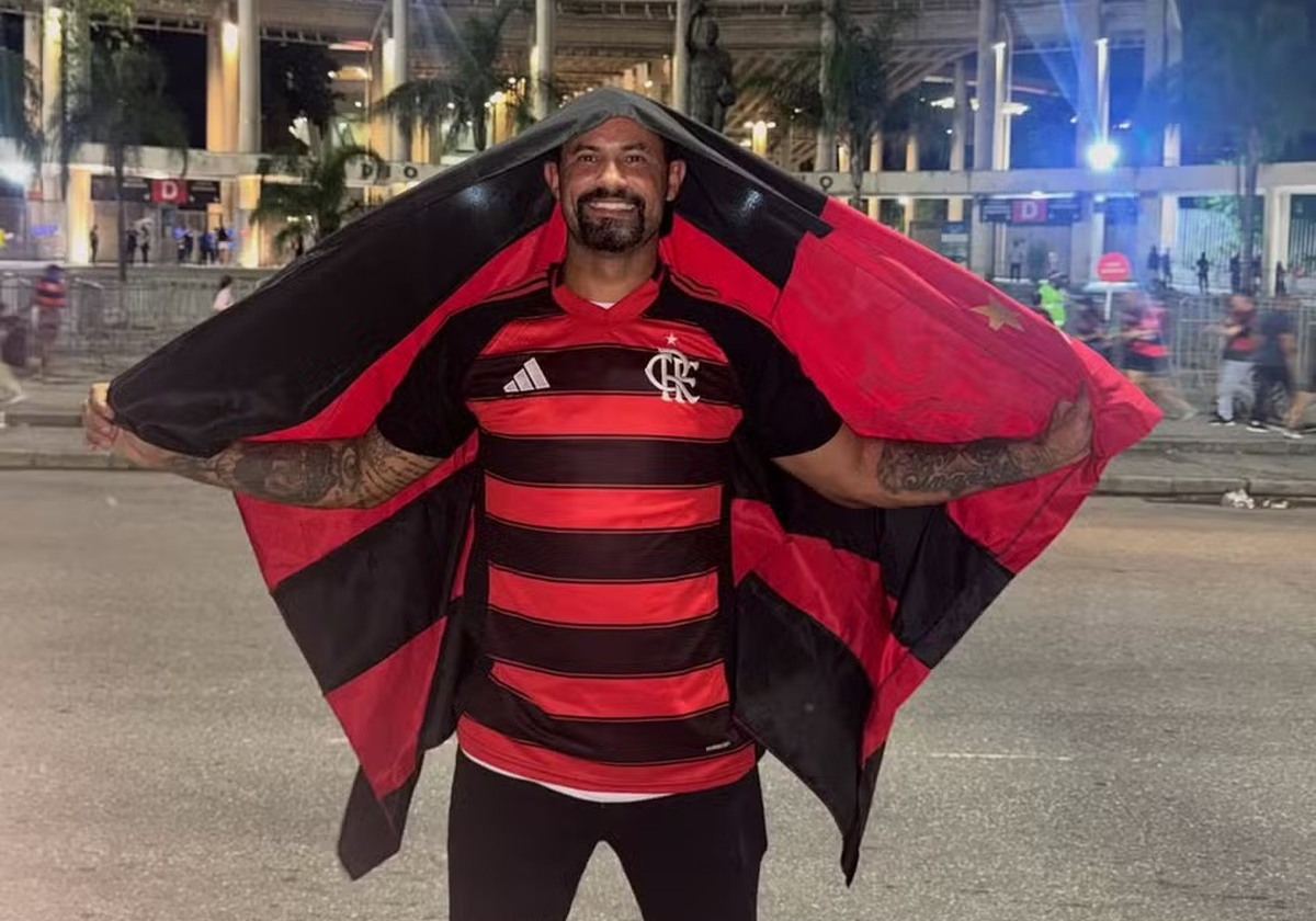 Ex-Goleiro Bruno se apresenta à Justiça do Rio; veja vídeo