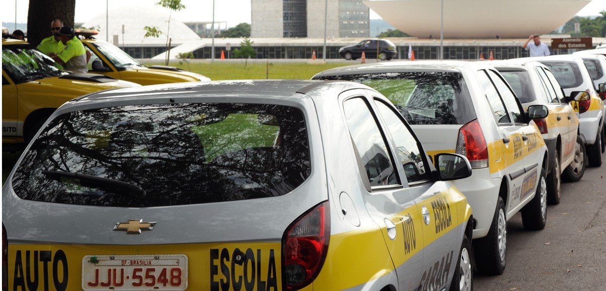 Duas em cada 10 autoescolas do país já fecharam as portas após mudanças nas regras da CNH