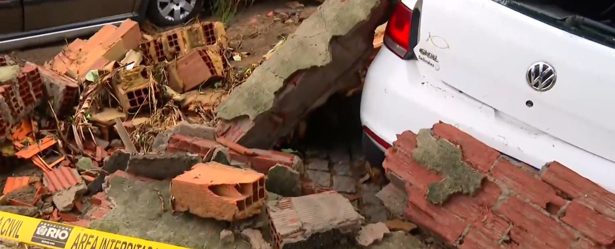 Após temporal, moradores da Ilha do Governador contabilizam prejuízos