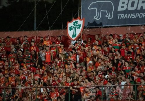 Portuguesa envia à polícia nomes de autores de ofensas racistas contra goleiro Hugo Souza