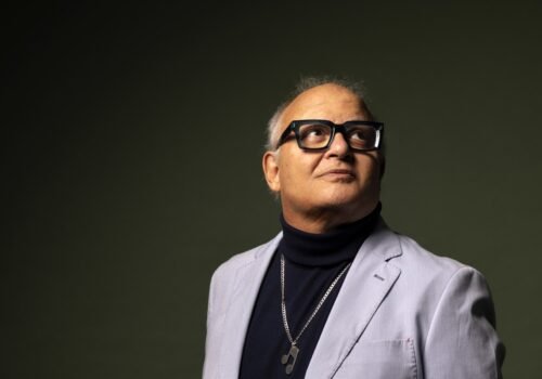 Guilherme Arantes celebra 50 anos de carreira com novo disco e turnê: 'Componho para a posteridade'