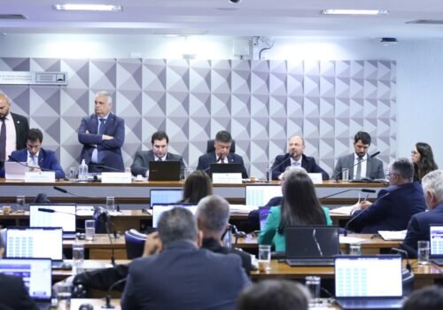 Empresária ligada à Conafer passa mal e não retorna para depoimento na CPMI do INSS