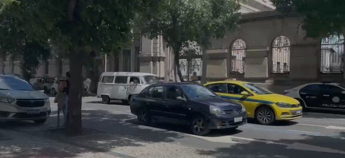 Moradores, comerciantes e pedestres reclamam da insegurança na Lapa (RJ)