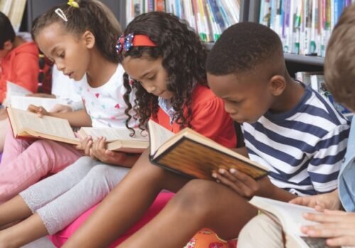 Adriana Carranca fala sobre maternidade e adoção em novo livro para infâncias