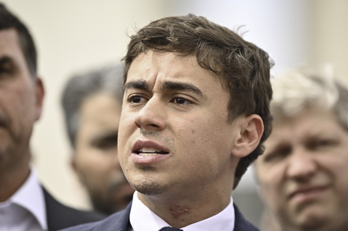 Nikolas Ferreira aciona MP contra Acadêmicos de Niterói por ala com 'cristãos em latas'