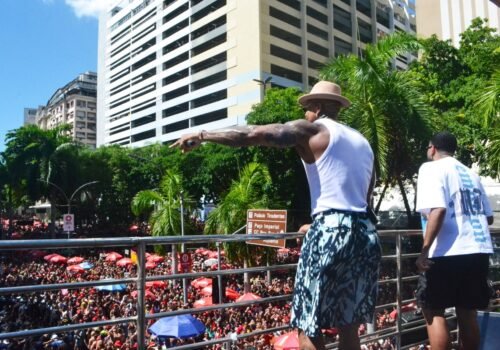 Quais blocos de Carnaval desfilam no Rio neste domingo (15)? Veja lista