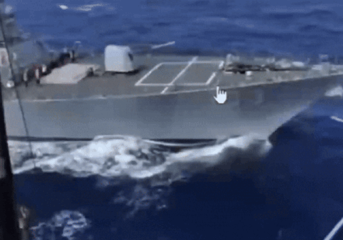 Vídeo mostra momento em que navios de guerra dos EUA batem no Caribe; veja