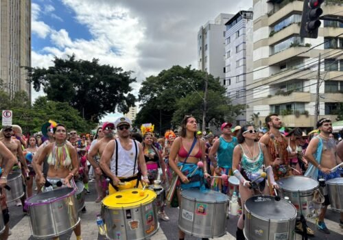 VÍDEO: Bloco Juventude Bronzeada embala foliões em Belo Horizonte