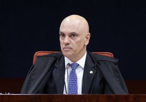 Moraes volta atrás e nega pedido de Bolsonaro para receber visita de assessor de Trump na prisão