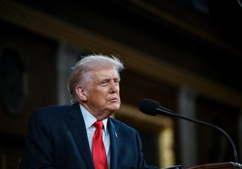 Trump diz que EUA bombardearam a ilha responsável por 90% do petróleo exportado pelo Irã