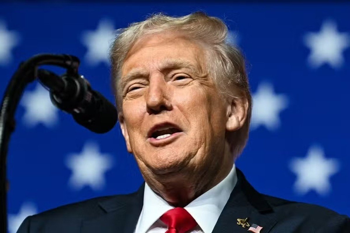 É #FAKE que Trump tenha suspendido a entrada de brasileiros após Lula cancelar visto de seu assessor