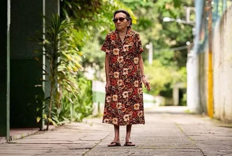 Atriz Tânia Maria em 'O Agente Secreto' — Foto: Reprodução