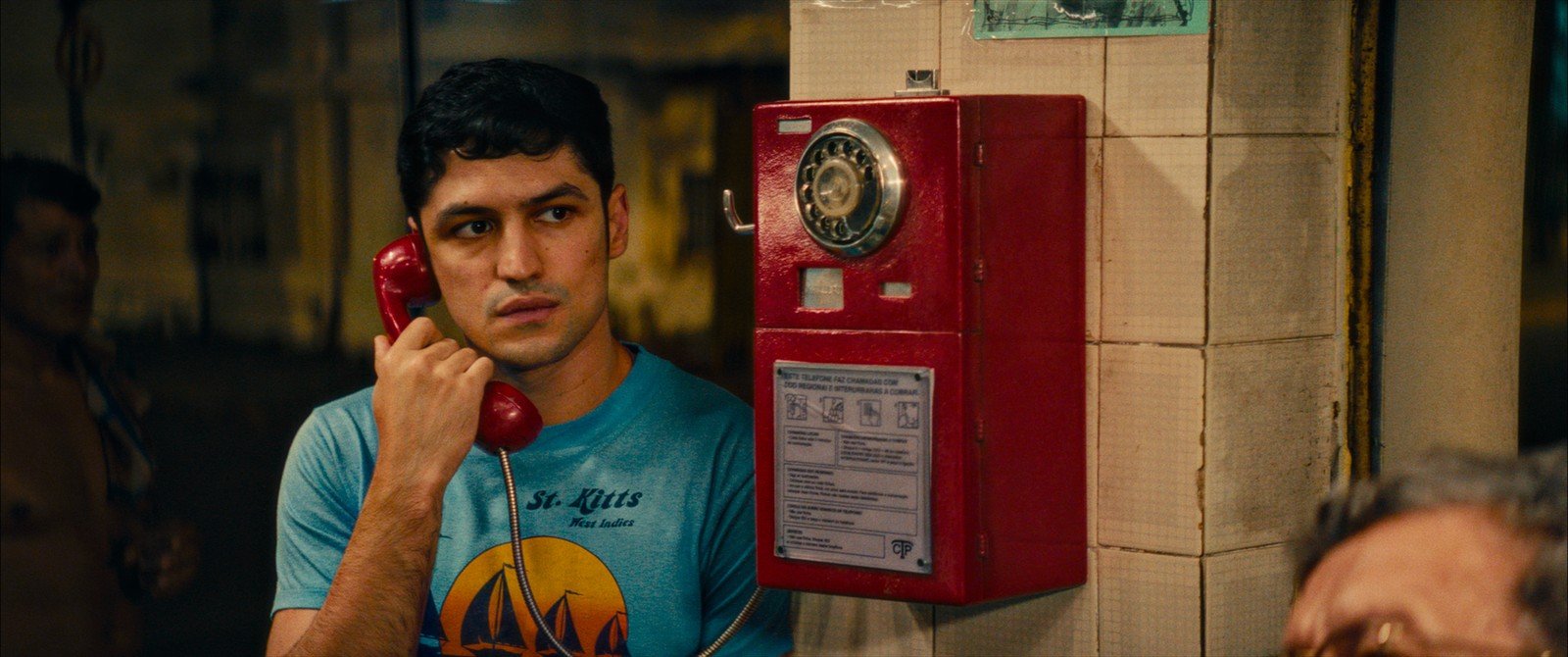 Gabriel Leone em 'O Agente Secreto'. — Foto: Divulgação