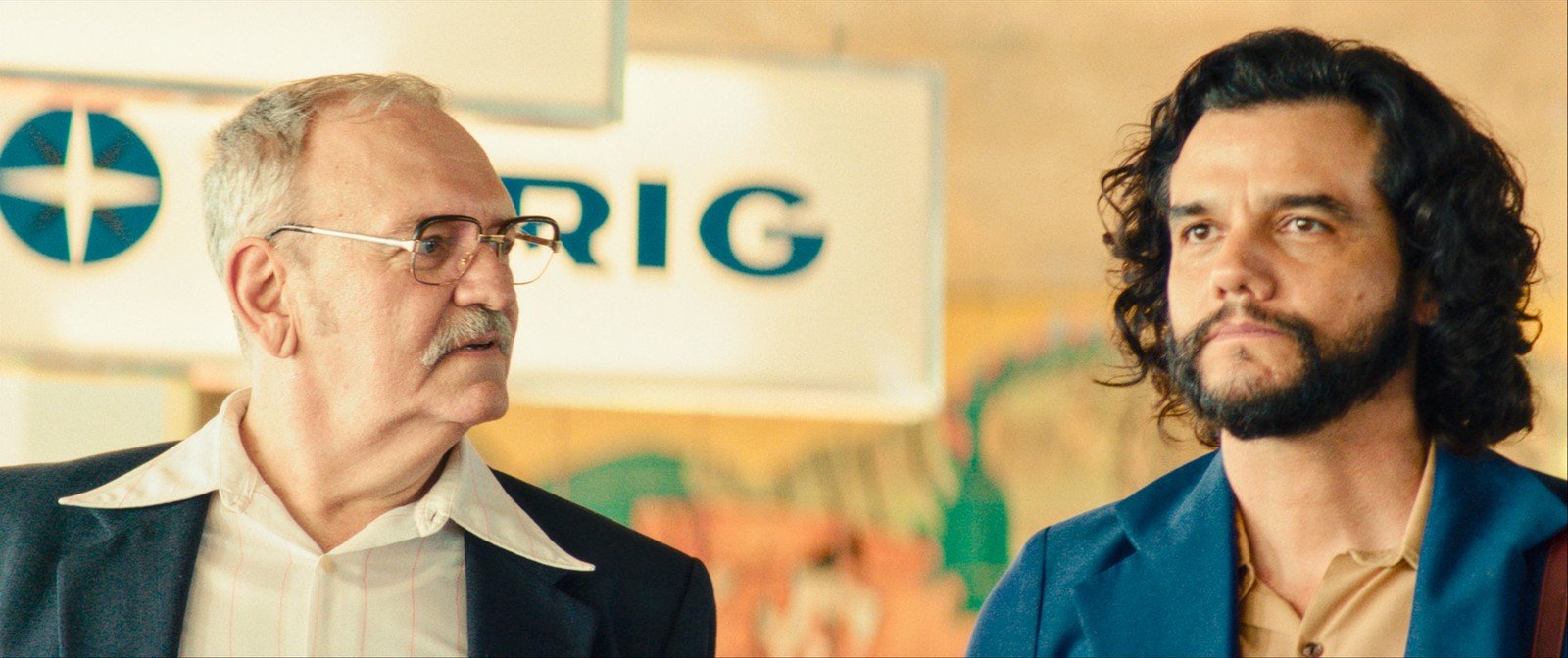 Luciano Chirolli e Wagner Moura em 'O Agente Secreto'. — Foto: Divulgação