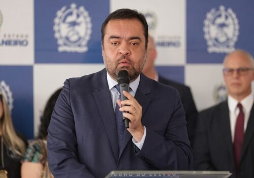 Convites para cerimônia que marcam renúncia de Cláudio Castro começam a ser enviados