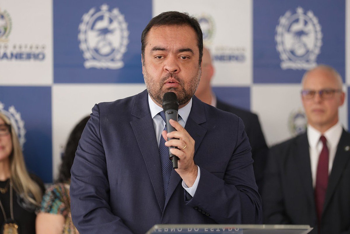 Convites para cerimônia que marcam renúncia de Cláudio Castro começam a ser enviados