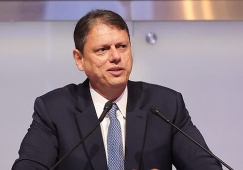 Tarcísio escolhe Roberto Carneiro para vaga de Kassab no governo