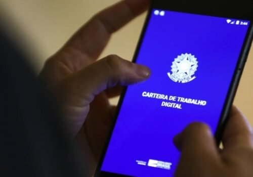 Brasil criou 256 mil vagas de emprego com carteira assinada em fevereiro