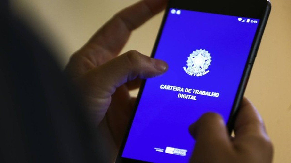 Brasil criou 256 mil vagas de emprego com carteira assinada em fevereiro