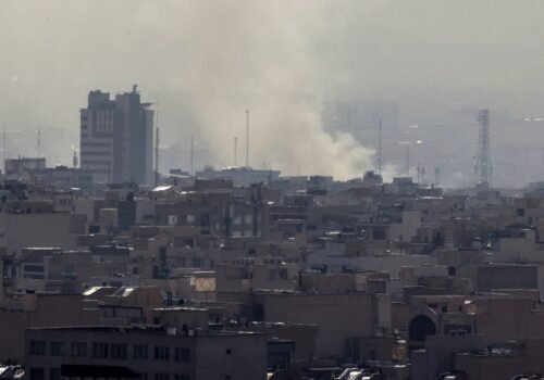 Israel amplia bombardeios à capital do Irã; 57 morrem em 24 horas