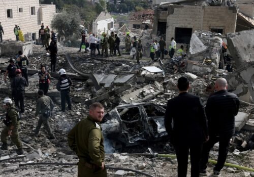 Imprensa iraniana e agências humanitárias indicam mais de 200 mortos no Irã