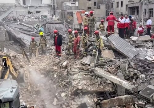Após três semanas, guerra dos EUA e Israel contra Irã não mostra sinais de desescalada
