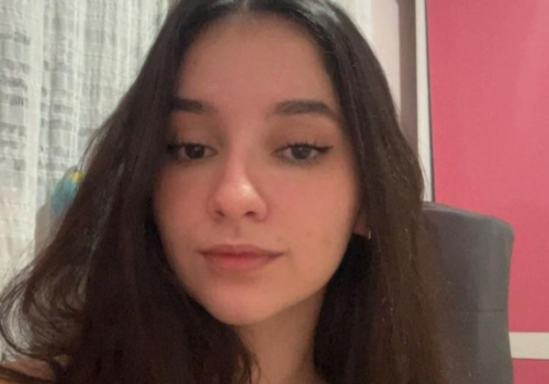 Jovem esfaqueada 15 vezes por conhecido que não aceitou rejeição recebe alta em São Gonçalo