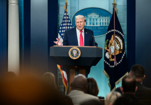 Trump afirma que Irã pode ter líder religioso 'desde que trate bem os EUA'