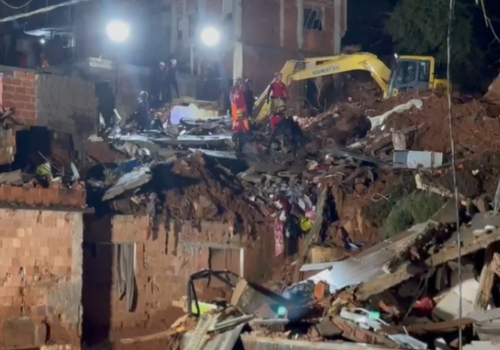 Seis escolas serão reconstruídas após fortes chuvas em MG; ministro anuncia pacote de R$ 60 mi