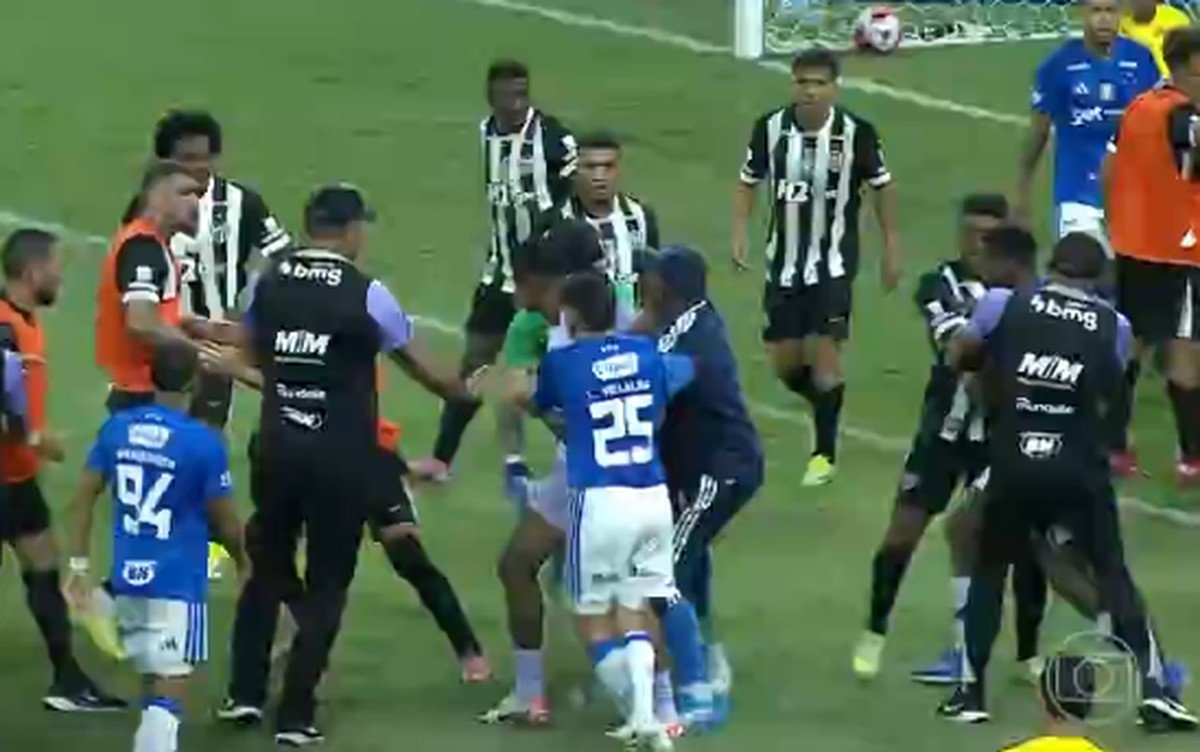 Polícia abre inquérito para investigar briga entre jogadores do Cruzeiro e Atlético Mineiro