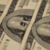 Dólar abre em alta e Ibovespa cai em meio a conflito no Oriente Médio